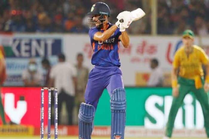 धोनी की टीम को चैंपियन बनाने वाले खिलाड़ी को टीम इंडिया में मिली जगह, वनडे में किया डेब्यू